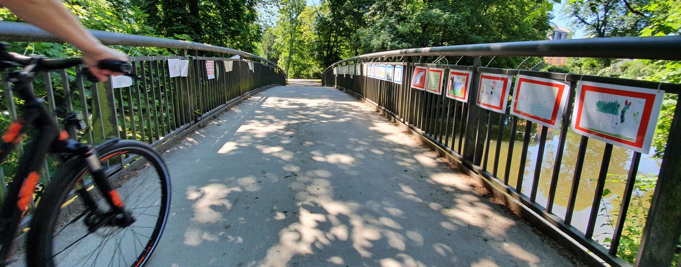 Brücke über einen Seitenarm der Nidda