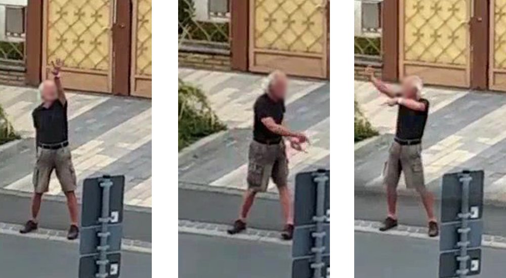 Ein Mann fuchtelt mit einem spitzen Gegenstand herum.