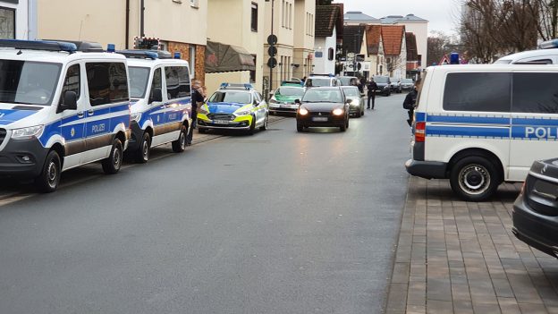 Einsatzfahrzeuge von Zoll und Bundespolizei