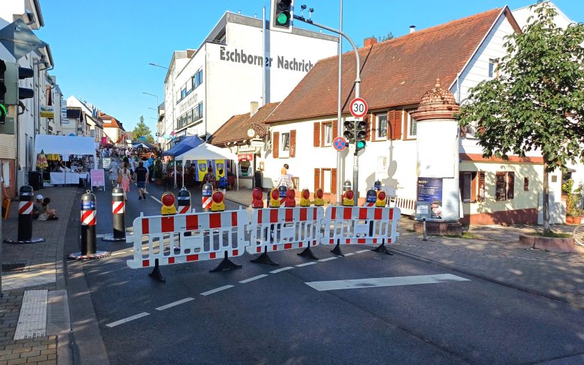 Zufahrtssperre in der Bahnstraße in Steinbach am Taunus