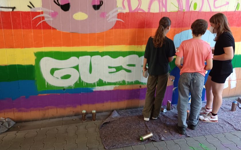 Kinder beim Graffiti-Sprühen