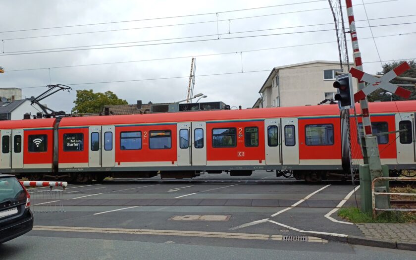 Defekter Bahnübergang - Titelbild